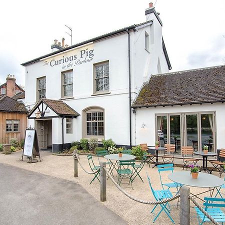 Hotel The Curious Pig In The Parlour Burstow Exterior foto