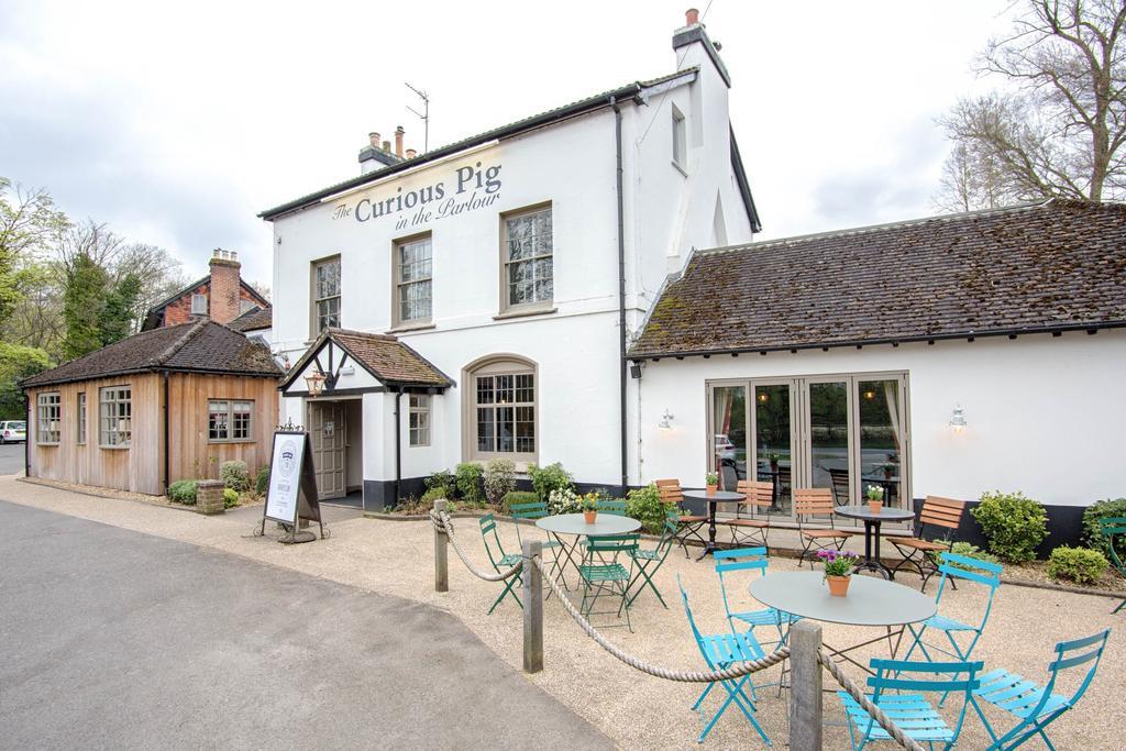 Hotel The Curious Pig In The Parlour Burstow Exterior foto