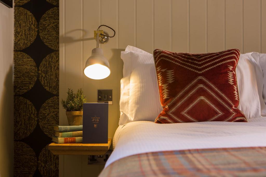 Hotel The Curious Pig In The Parlour Burstow Exterior foto